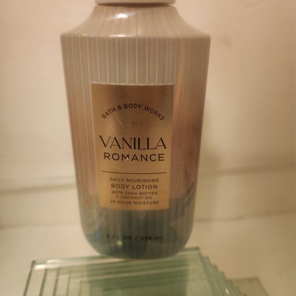 Bath & Bodyworks Vanilla Romance Lotion 8 ounce - Picture 2 of 3